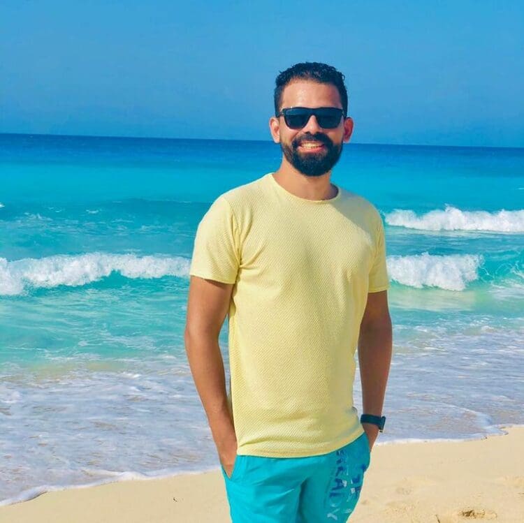 والدة صيدلي حلوان