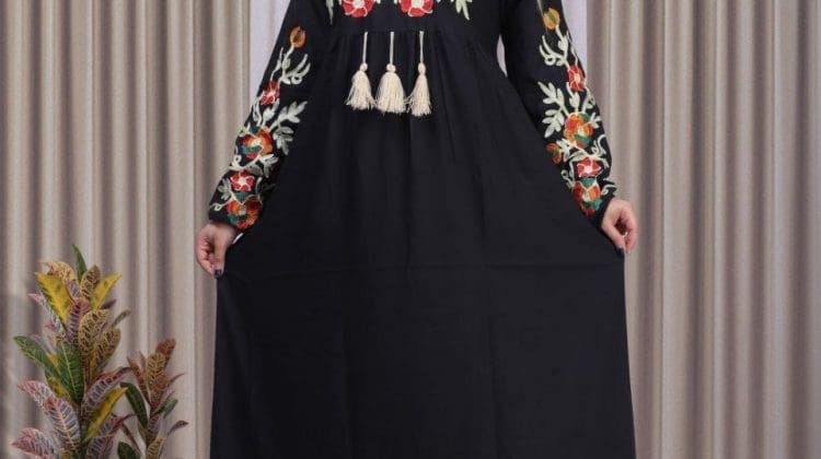 عبايات سوداء شيك